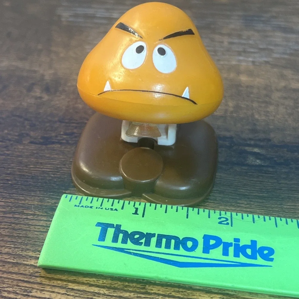 McDonalds 1989 Nintendo Super Mario Bros Mushroom Goomba Jumping Toy Figure TR1